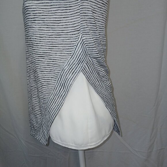 WHITE HOUSE BLACK MARKET 3\4 SLEEVE LINED TOP, BLACK AND WHITE STRIPES, SIZE XS - Picture 4 of 9